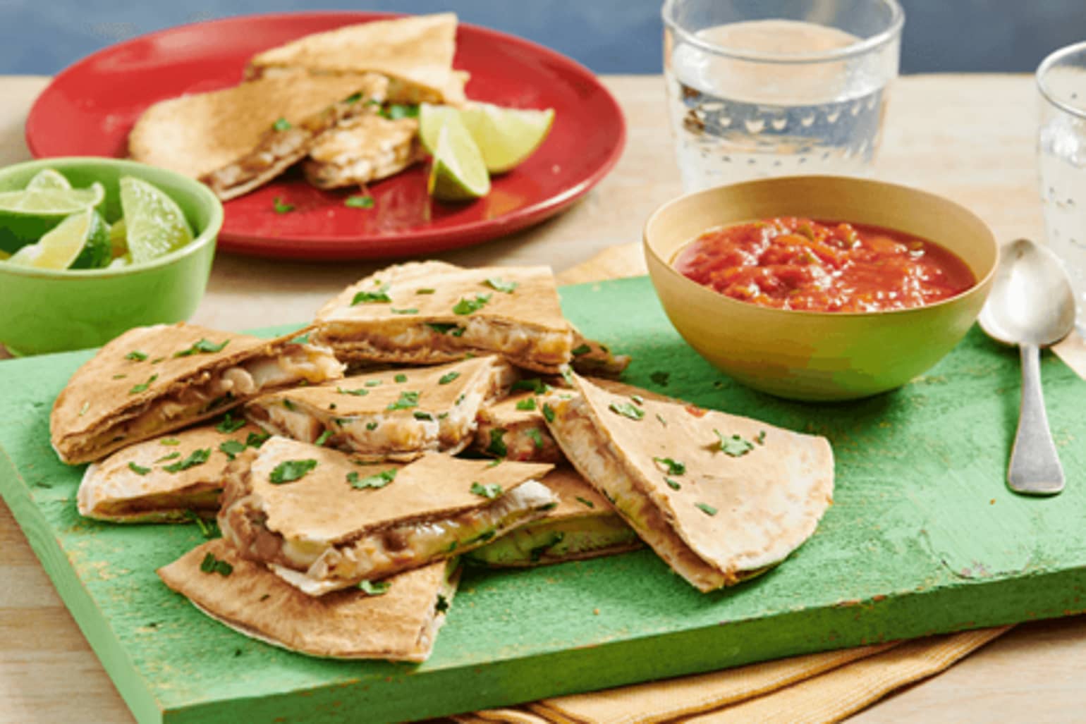 Quesadillas au fromage, poulet et haricots